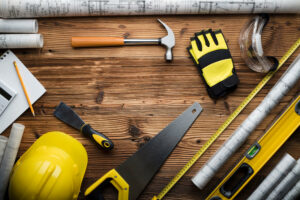 what is the difference between a handyman and a contractor